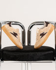 Baskets femme Semerdjian Lee E434 croûte de cuir beige sur chaise chromée – SMR23