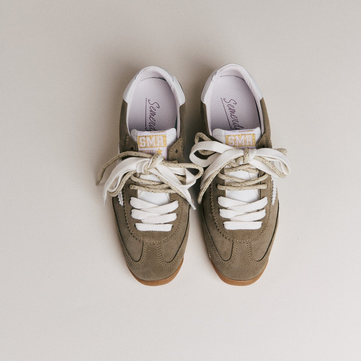 Sneakers SMR23 Joyce D618 - Croûte Kaky & Lacets Or – Semerdjian