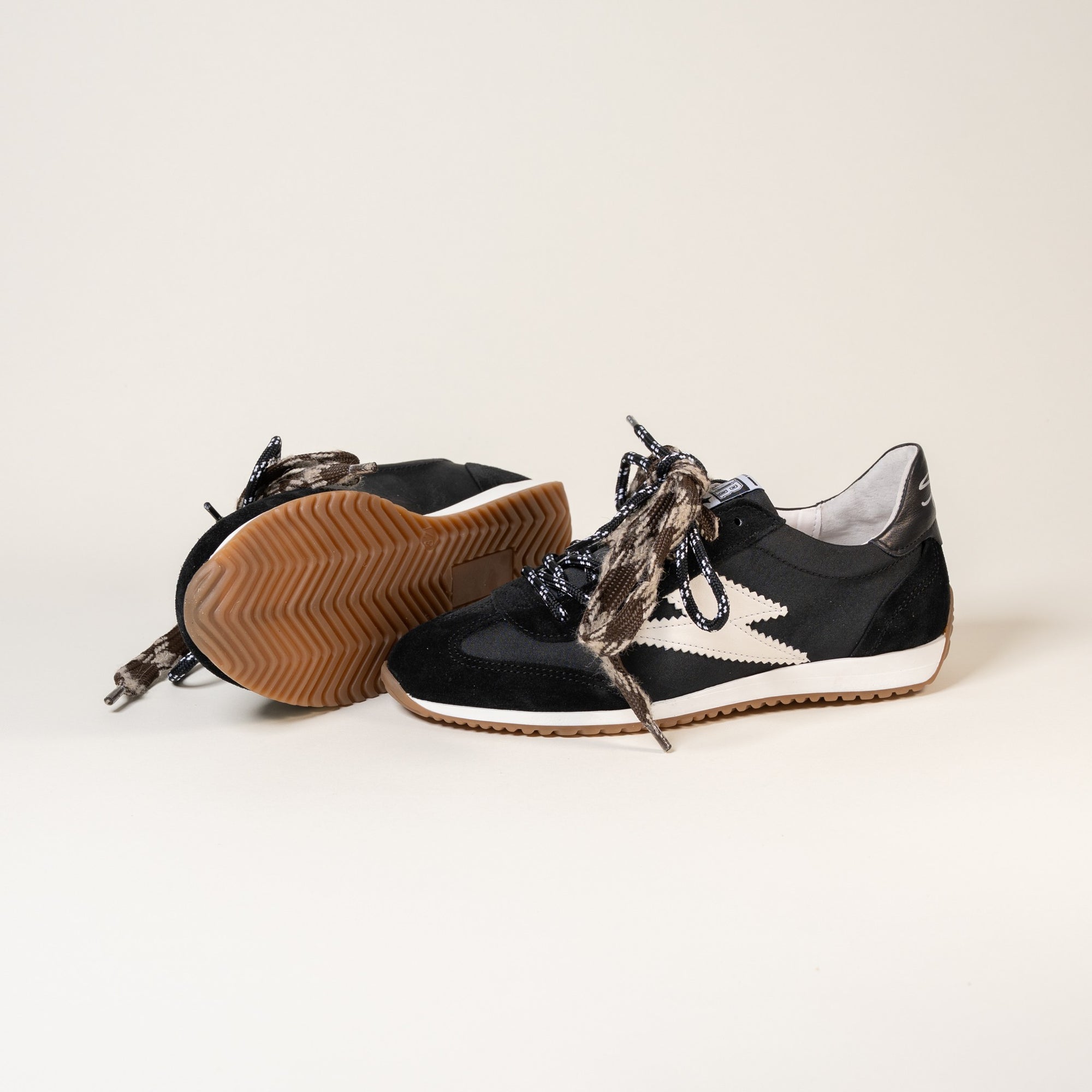 Baskets femme Semerdjian June E277 cuir noir et blanc – SMR23