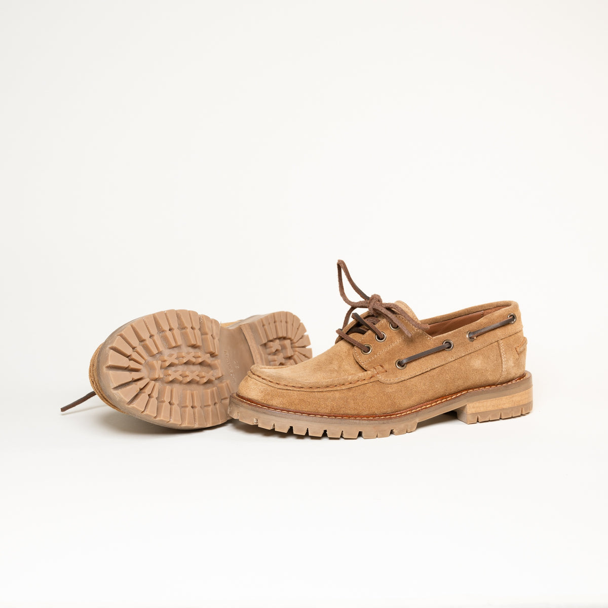 Mocassins KIM17 Camoscio Egypt — Lacets cuir, œillets métal et surpiqûres apparentes